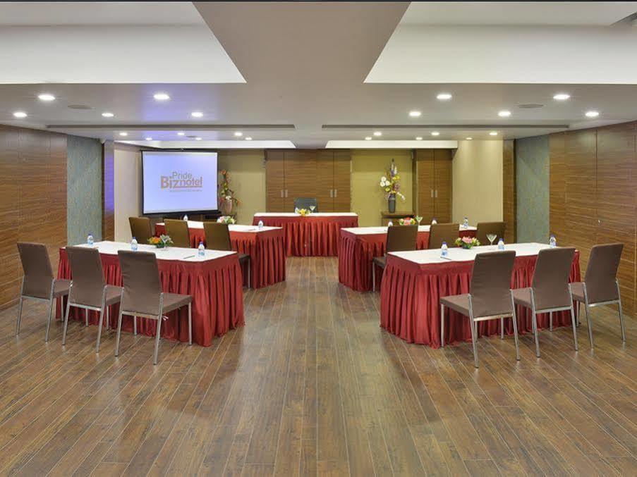 Pride Biznotel Vadodara Exterior foto