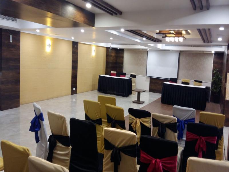Pride Biznotel Vadodara Exterior foto