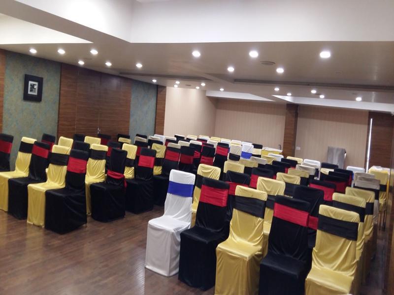Pride Biznotel Vadodara Exterior foto