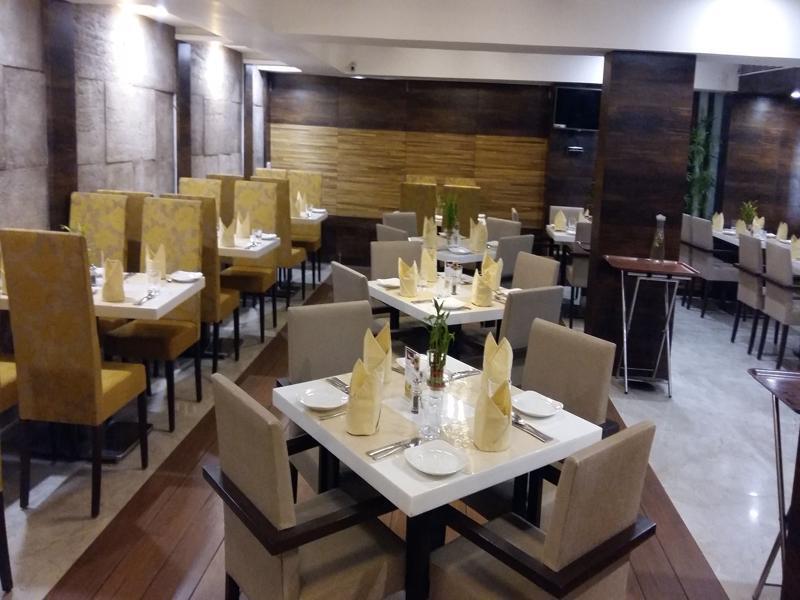 Pride Biznotel Vadodara Exterior foto